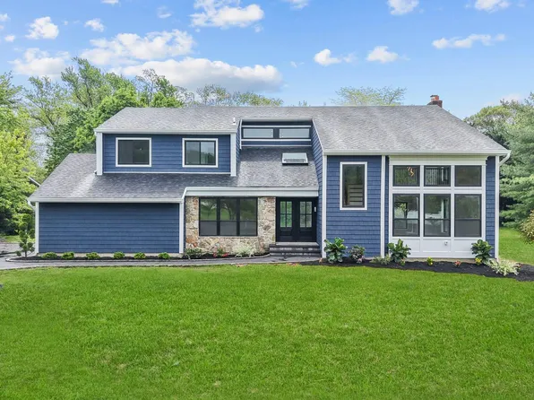 10 Stirrup Lane, Fort Salonga, NY 11768