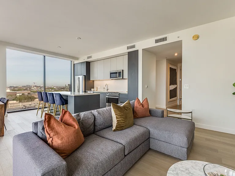 Eastline Residences — Photo 24