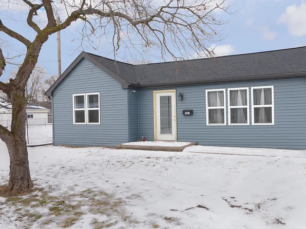 904 1/2 W Marquette St, Ottawa, IL 61350