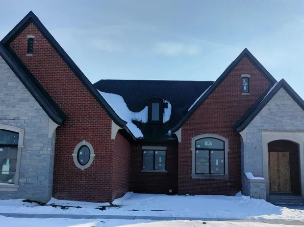 5770 Bristol Ct #7, Washington Township, MI 48094