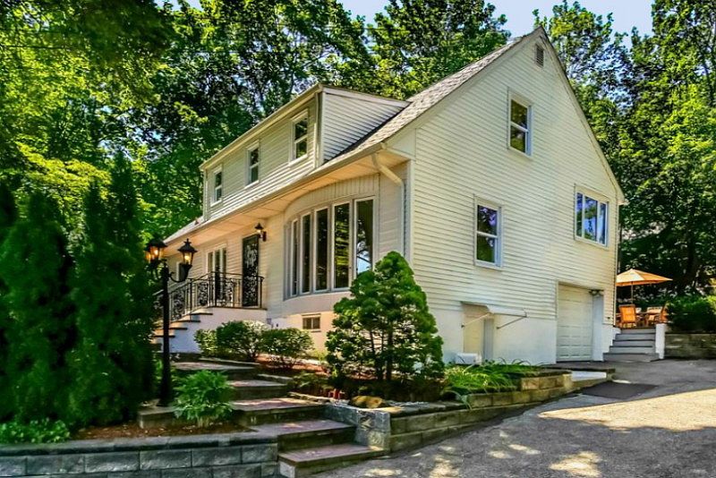 1st image of 594 W Hartsdale Ave