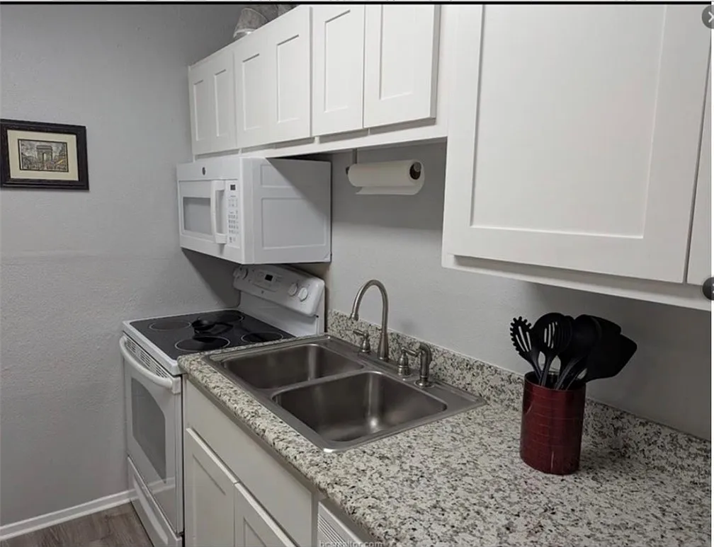 2 bed, 890 sqft, $1,350 — Photo 3