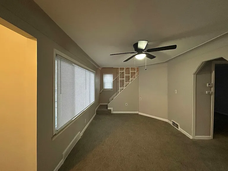 15545 Woodbine Ave — Photo 6
