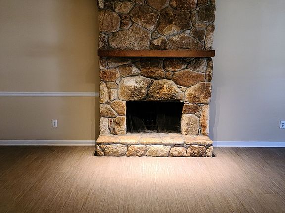 2nd image of 2133 Fairway Ct SE
