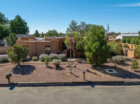 5900 Jones Pl NW, Albuquerque, NM 87120