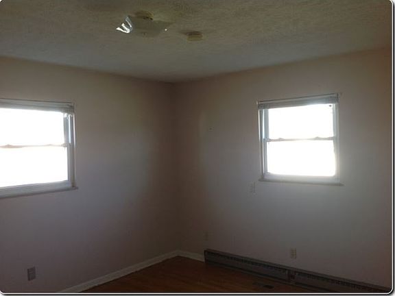 4th image of 3042 Jane St