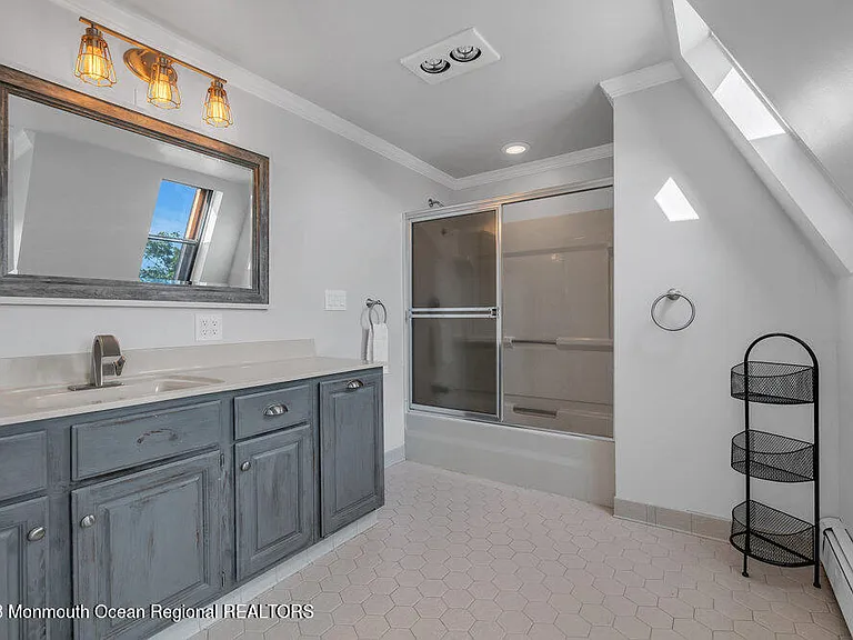64 Curtis Ave — Photo 36