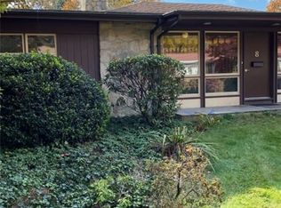 8 Valley View Dr, Johnston, RI 02919