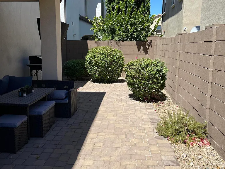 2382 W Gloria Ln — Photo 28