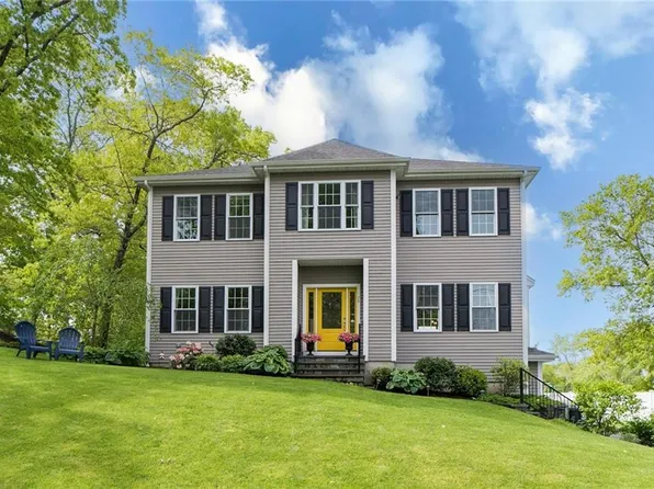 79 Arnold Dr, Cumberland, RI 02864