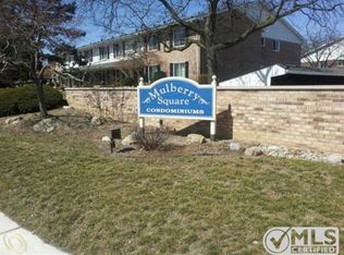 2377 Mulberry Sq, Bloomfield Hills, MI 48302