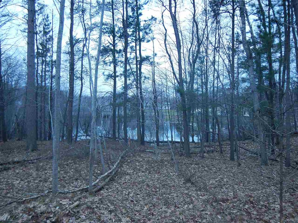 2nd image of 2 Mulberry Cir