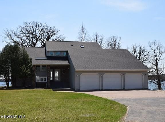 3 Stall Attached Garage
