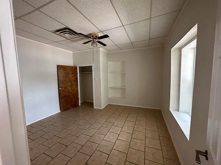 902 Orange St — Photo 17