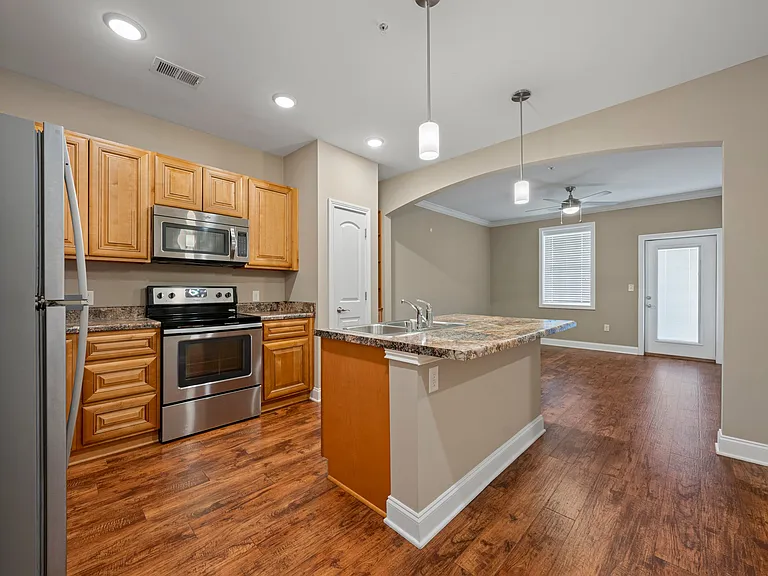 Mount Victor Olde Towne Luxury Apartments — Photo 36