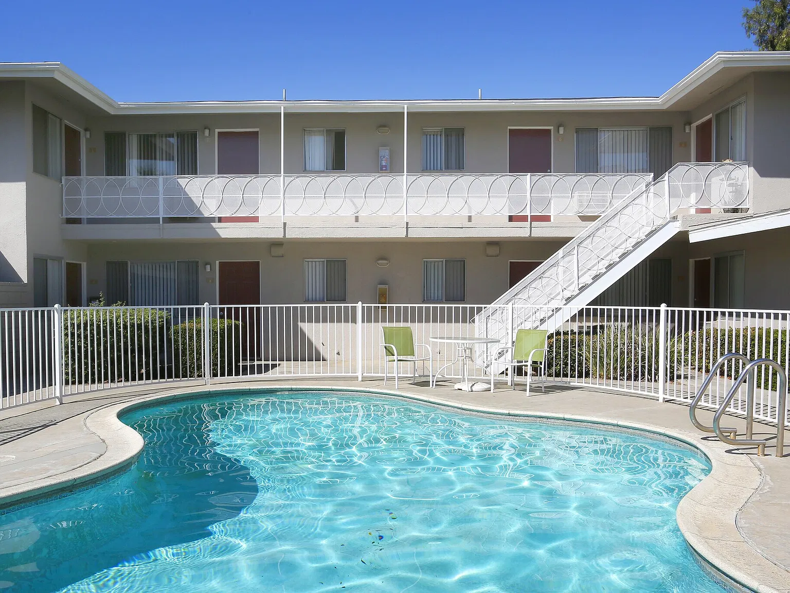 3 bed, $2,300 — Photo 1