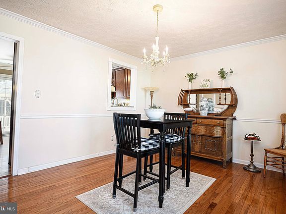 3rd image of 1544 Bentley Cir