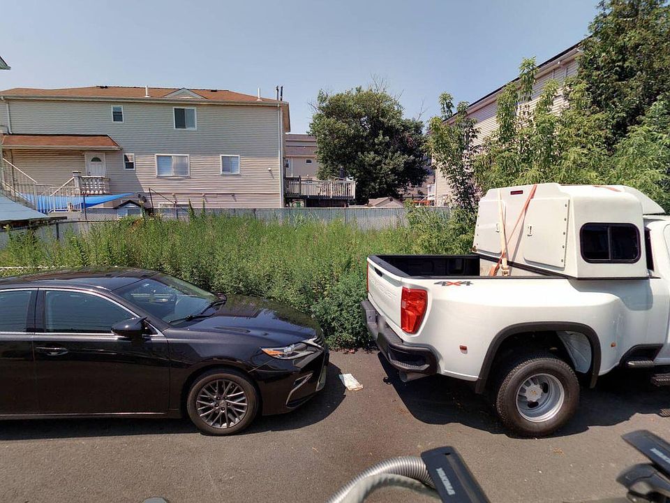 2nd image of 993 Olympia Blvd
