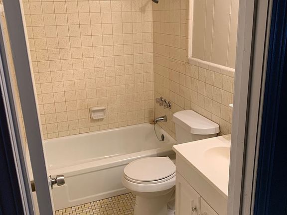 4th image of 2914 Martin Luther King Blvd APT 10