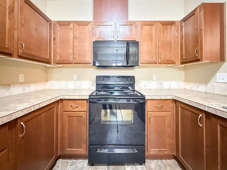 Catron Apartments - 1-3 Bedrooms 2 Bathrooms with In Unit Washer/Dryer and Internet — Photo 61