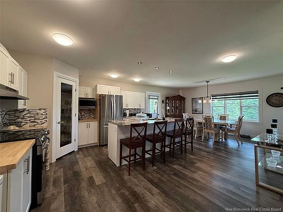 2nd image of 1043 Principale St