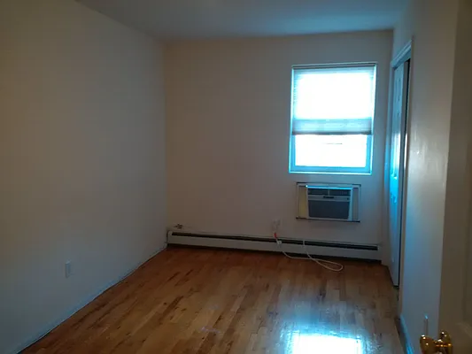 Rented by Halvatzis Realty | media 4