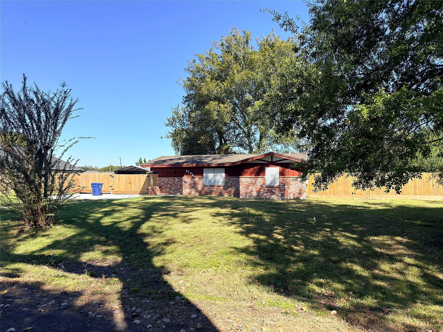 3 bed, 1.5 bath, 994 sqft, $1,425 — Photo 3