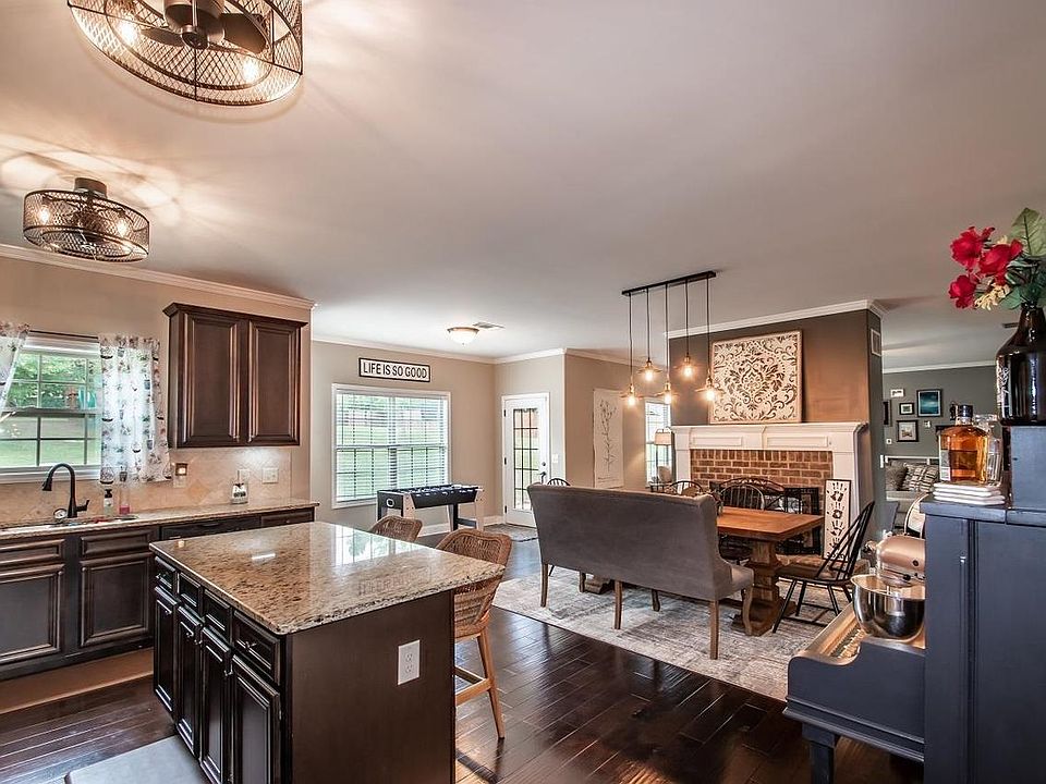 1st image of 119 Nobility Ln