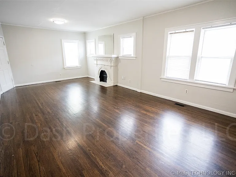 1119 S Florence Ave — Photo 11