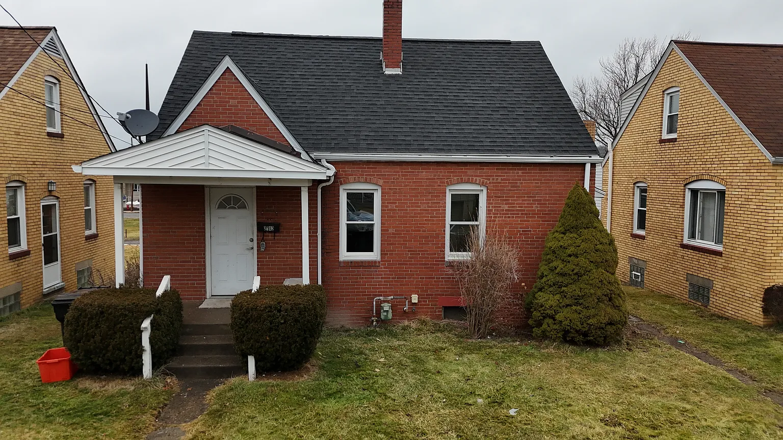 2102 McLean St photo 1