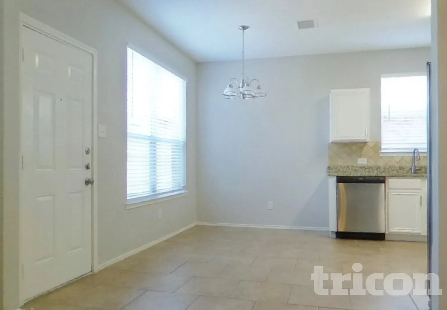 2705 Lynx Lane Fort Worth TX — Photo 3