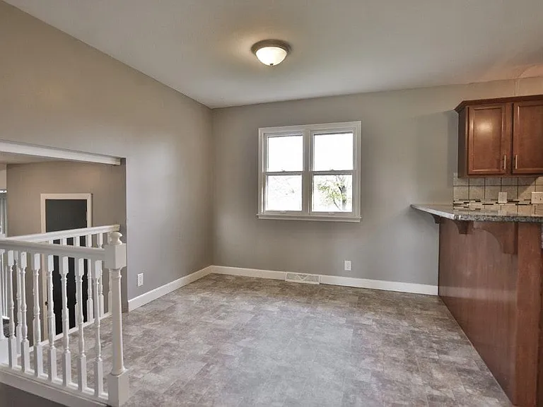 5321 S 106th St — Photo 5