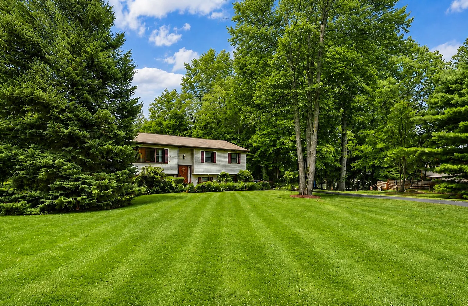 6 bed, 2852 sqft, $5,700 — Photo 1