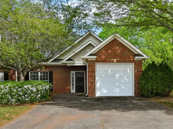 2017 Salisbury Sq, Winston Salem, NC 27127