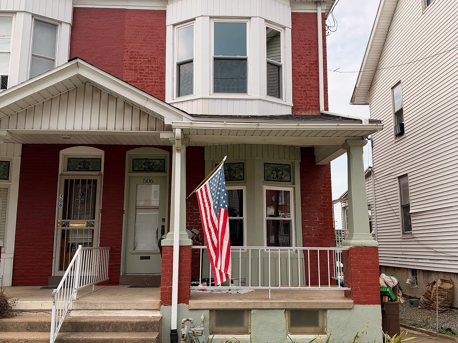 4 bed, 1.5 bath, 1830 sqft, $2,000 — Photo 1