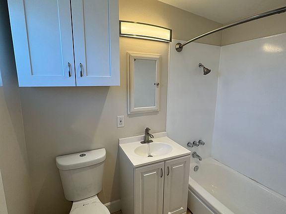5th image of 119-135 S Fahrion Pl #1241