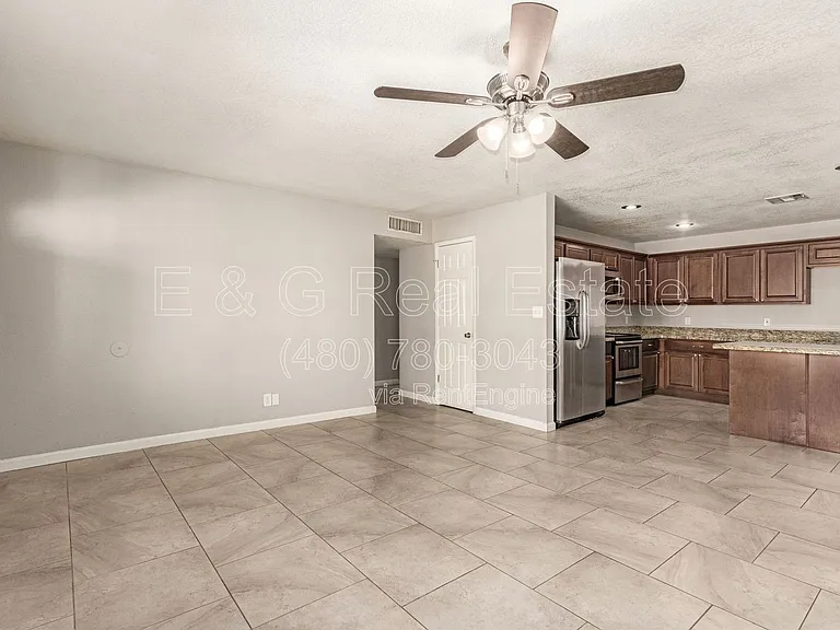 1708 N Daffodil St — Photo 5