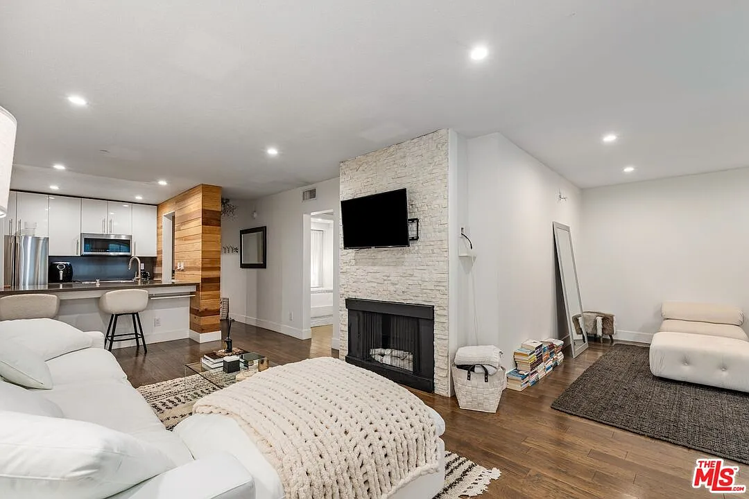 1 bed, 1.0 bath, 740 sqft, $3,100 — Photo 4