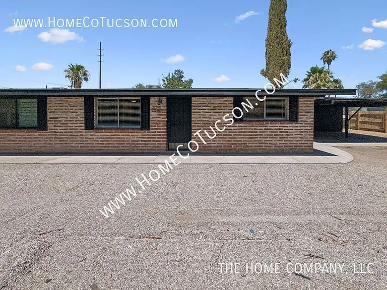 4537 E Fairmount St — Photo 1