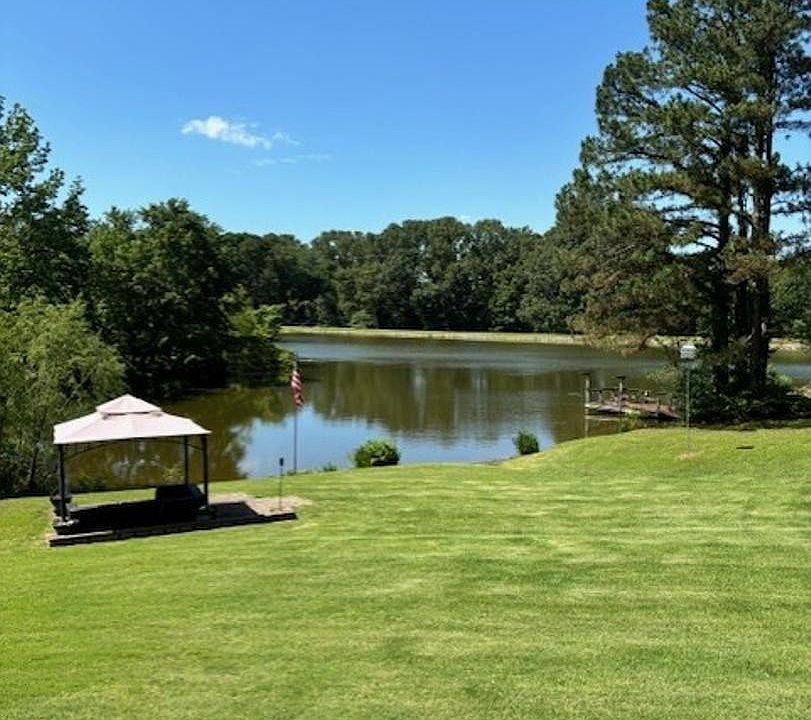1st image of 225 Glenn Dr