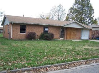 702 SE 4th St, Checotah, OK 74426