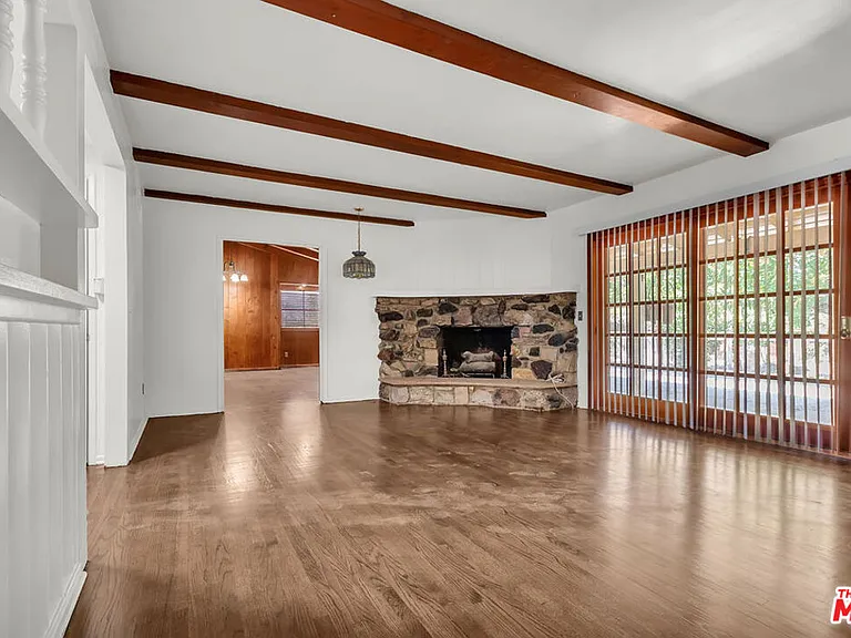 9322 Lasaine Ave — Photo 4