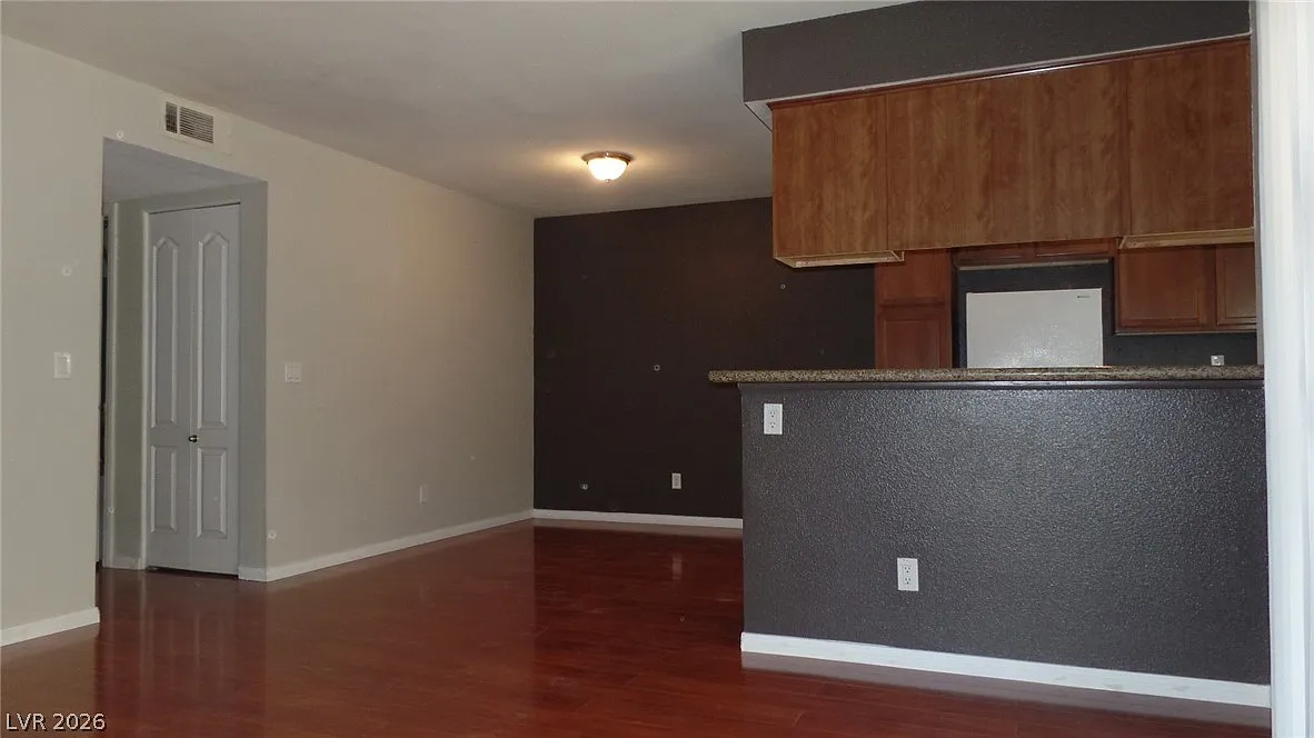 2 bed, 2.0 bath, 908 sqft, $1,235 — Photo 4