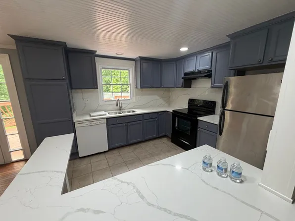 8004 Gracie Dr, Manassas, VA 20112