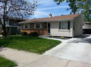 9114 W Eden Pl, Milwaukee, WI