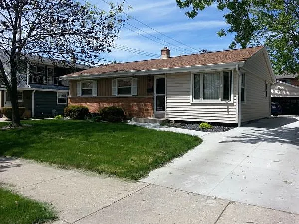 9114 W Eden Pl photo 1