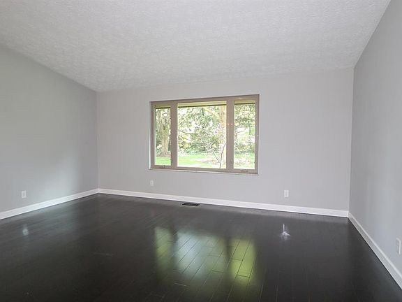 3rd image of 7592 Pelbrook Farm Dr