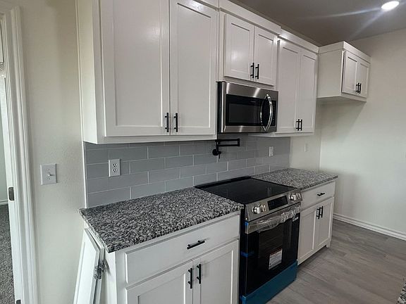2nd image of 3004 Blum St