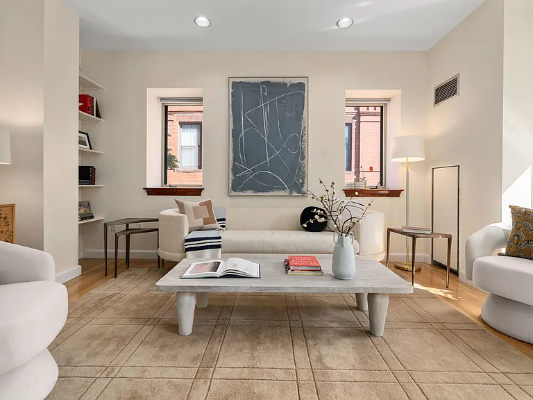 2 Clarendon St #302 — Photo 2