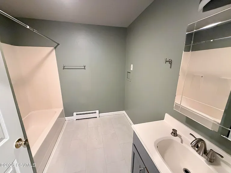 1232 Ferry St #101 — Photo 4